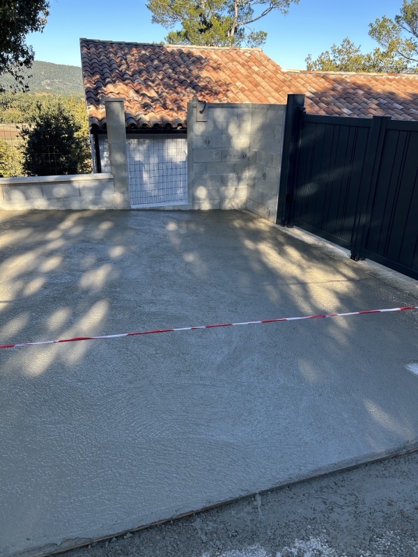  Faire construire une dalle béton pour accès maison individuelle à Néoules proche de Rocbaron
