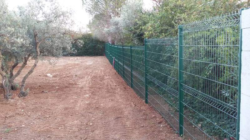 Pose de clôture verte sans soubassement à Hyères dans le Var