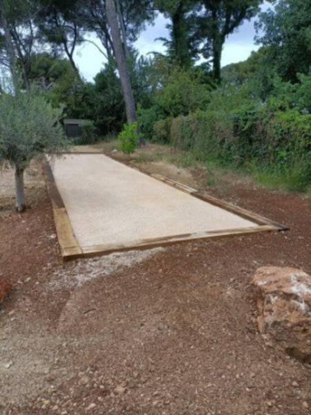 Savoir le prix d'un terrain de pétanque dans le Var 83 à Hyères