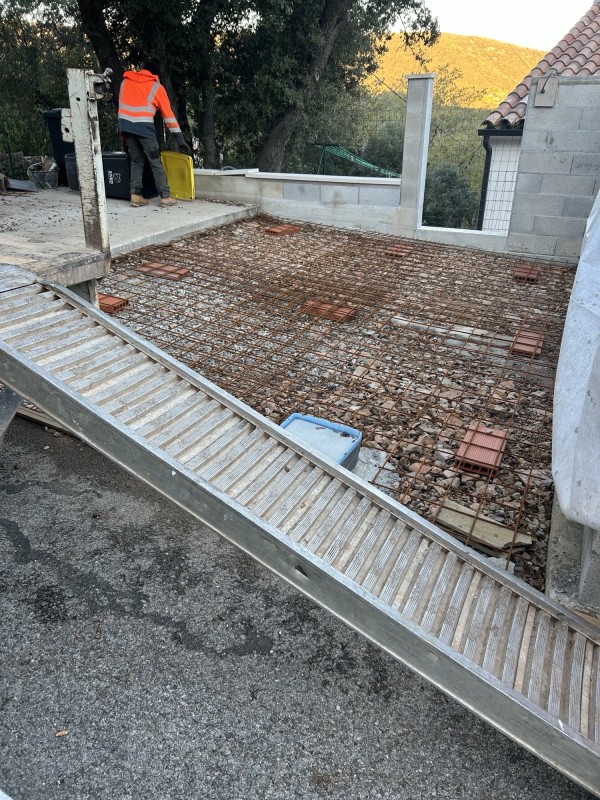  Faire construire une dalle béton pour accès maison individuelle à Néoules proche de Rocbaron
