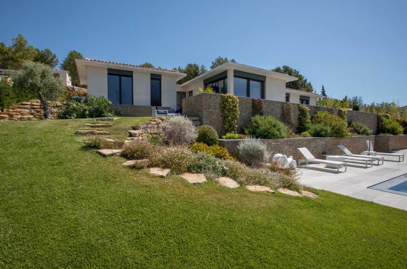 Paysagiste pour un aménagement de jardin et piscine Var 83