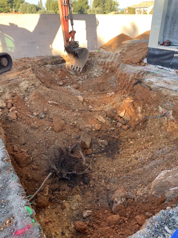 RTP-Réseau Terrassement Paysage excavation terre pour création piscine enterrée carré à Hyères et alentours