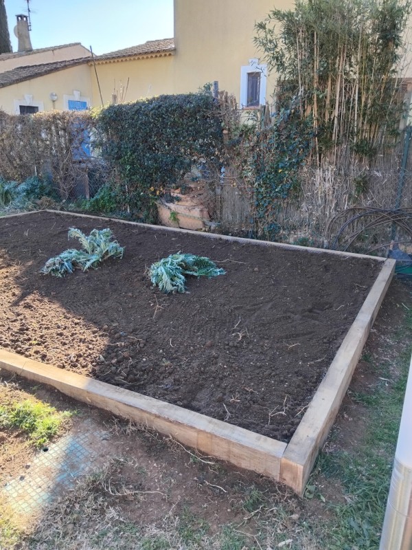 Idée d'aménagement de jardinière dans son jardin à Cuers dans le Var