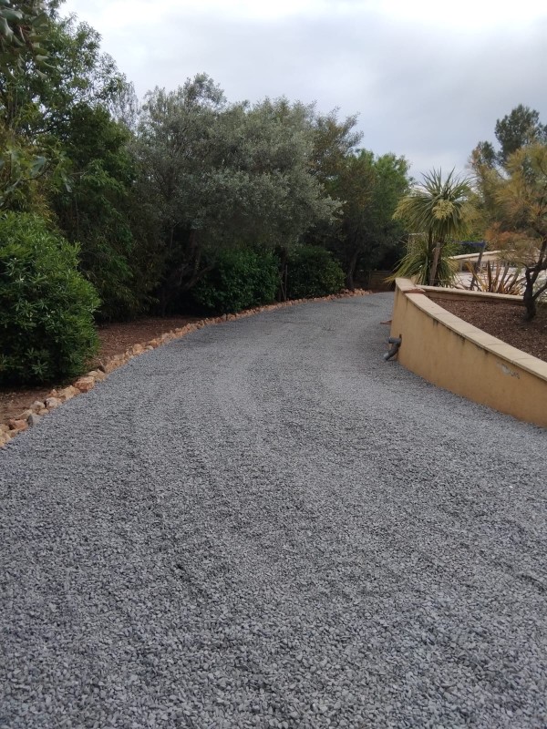 Quel gravier pour une allée carrossable pour le jardin à Puget ville dans le Var