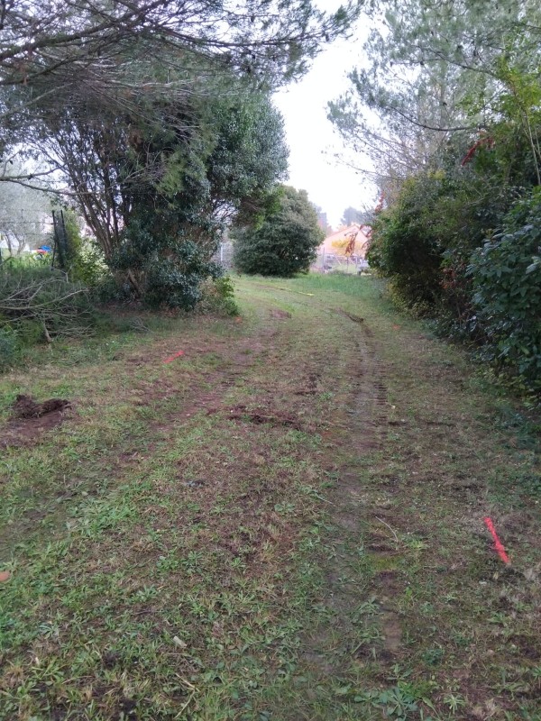 chemin d’accès d’une maison avec décapage des terres et pose de rabotage d’enrobé à Brignoles