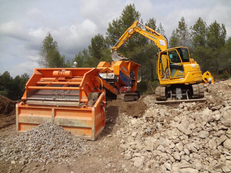 Criblage des terres pour réutilisation suite terrassement maison dans le var