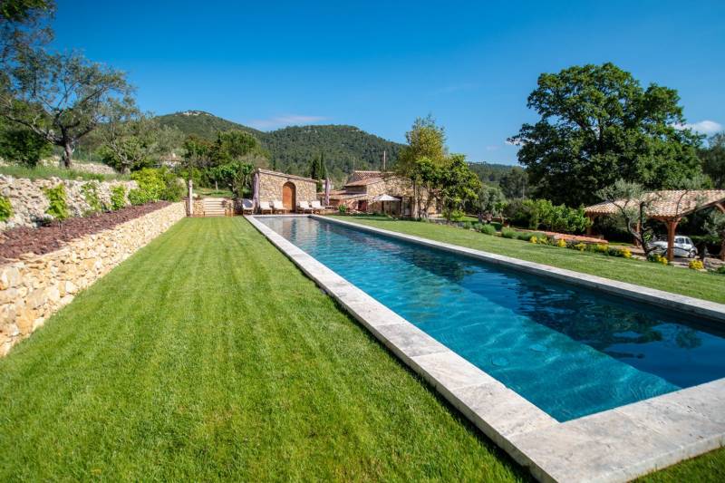 Aménagement extérieur paysagiste d’un jardin dans une maison à Solliès Pont