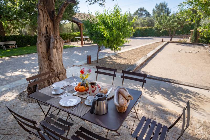 Terrain de pétanque : aménager un espace de loisir chez vous à Hyères proche de Carqueiranne dans le Var
