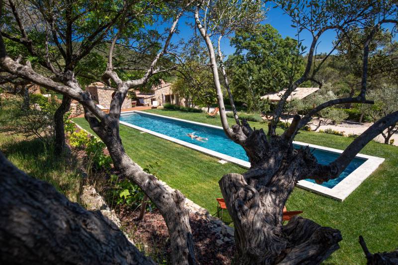Anticiper le terrassement de votre piscine à Cuers ou Hyères avant l'arrivée de l'été
