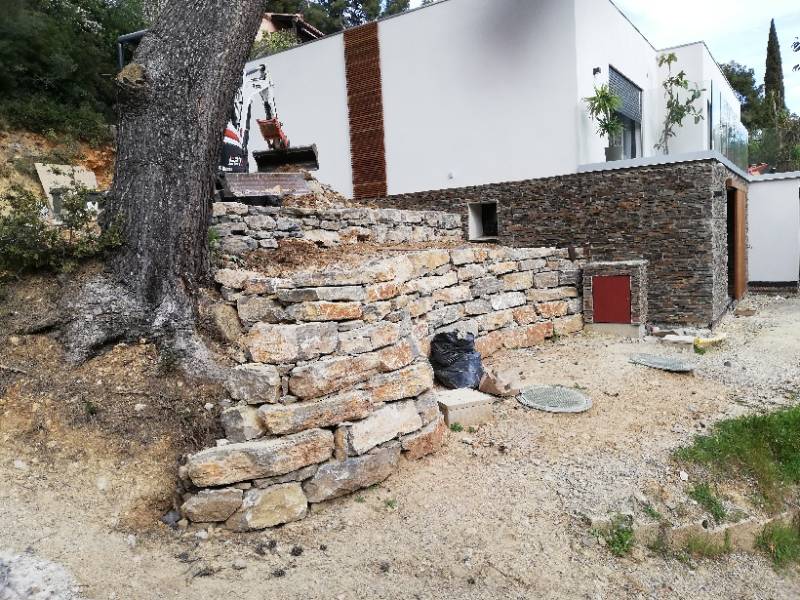 Restanque par un paysagiste pour aménagement terrain en pente à Hyères Var 83