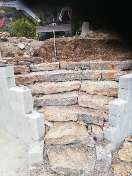 Création d'un escalier en pierre à Hyères dans le Var