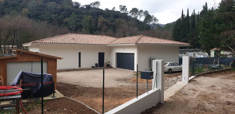 Création d'un mur de clôture pour sécurisation d'une maison à Solliès dans le Var