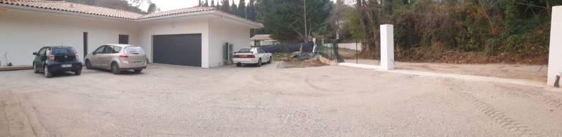 Parking privé en gravier à Solliès dans le Var