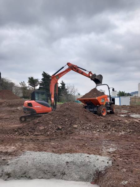 Terrassier à Cuers dans le var 83