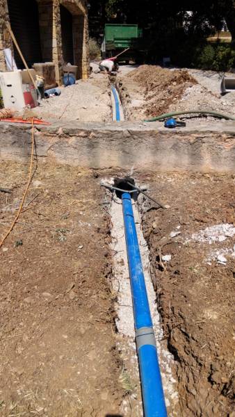 Fosse toutes eaux et épandage : un système d’assainissement essentiel à Méounes proche de Rocbaron dans le Var