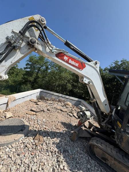 Terrassement pour création parking avec revêtement divers à brignoles proche Cuers dans le Var 