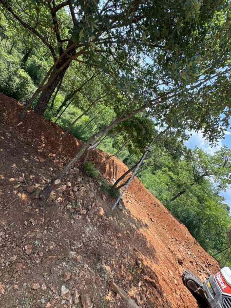 Création d'un bassin de rétention 1ere étape le terrassement à Brignoles dans le var