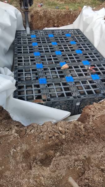 Création d'un bassin d'infiltration d'eau de pluie de 5 m3 en Ecobloc avec fond avec une connexion du drain à Vidauban dans le Var