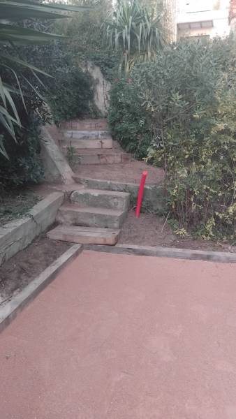 Création d’un escalier extérieur en traverses de chêne au Lavandou