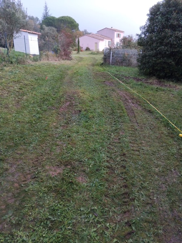 chemin d’accès d’une maison avec décapage des terres et pose de rabotage d’enrobé à Brignoles
