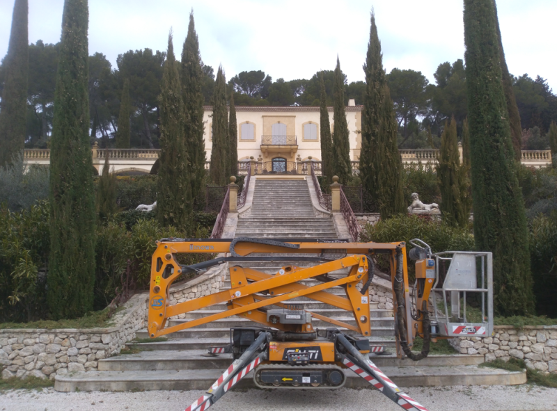 Taille de cyprès de Provence avec nacelle Rocbaron et environ 83