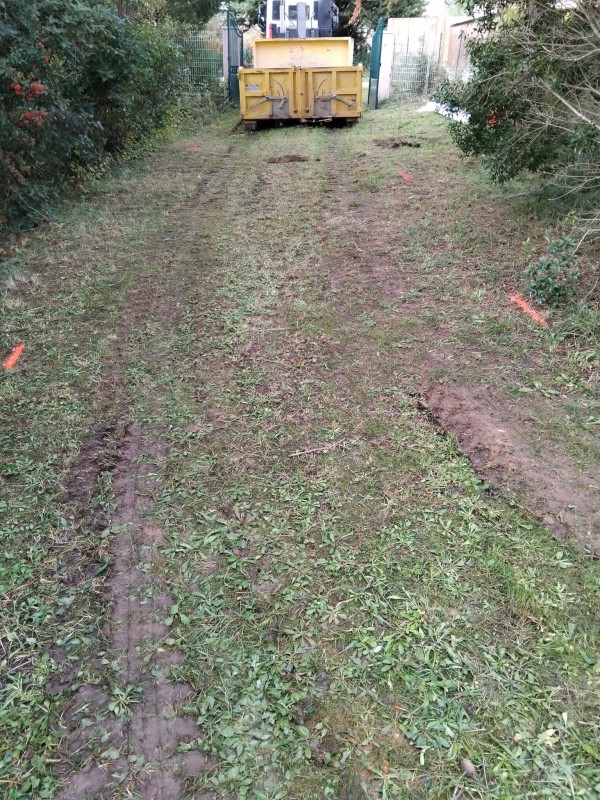chemin d’accès d’une maison avec décapage des terres et pose de rabotage d’enrobé à Brignoles