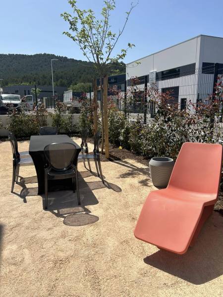 Plateforme en sable stabilisé pour espace repas à Hyères dans le Var 83