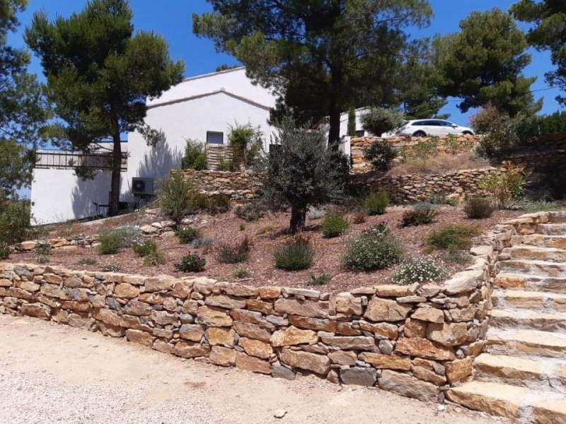 Créez un jardin méditerranéen sur la Côte d'Azur à Hyères dans le Var