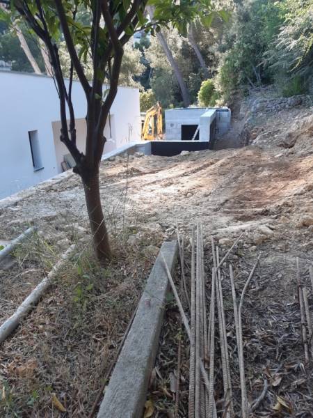 Terrassement et micro-terrassement à la mini-pelle sur terrain difficile à Hyères